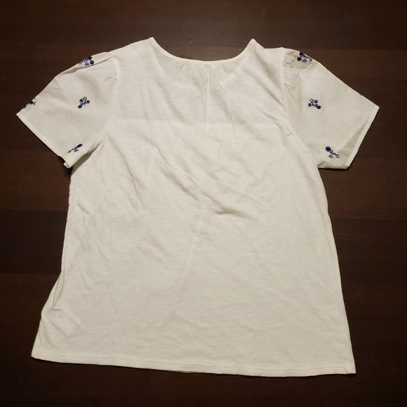 Lucky Brand smocked T-shirt, white/blue embroidery size Small - Picture 2 of 10